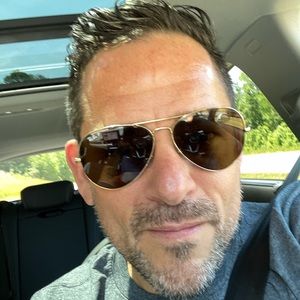 Meet your Posher, Emmanuel